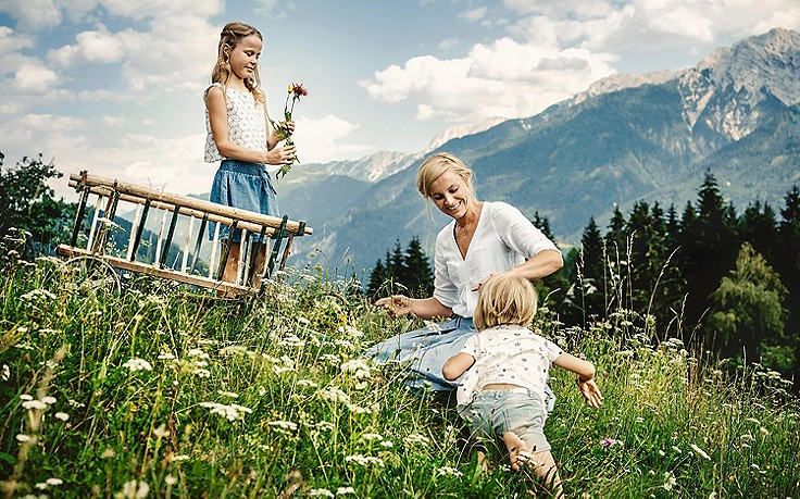 Gabriele Gatterer und ihre Kinder. - (c) Michael Reidinger Gabriele Gatterer, Bäuerin vom Posseggerhof