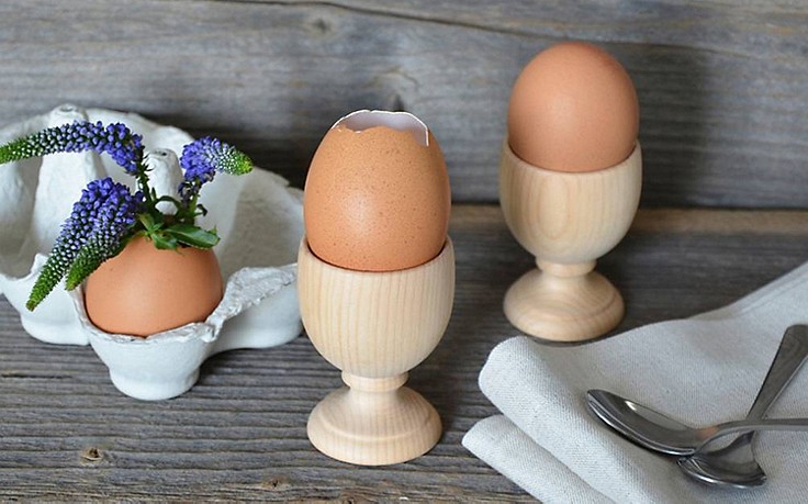 Eierbecher aus Zirbenholz