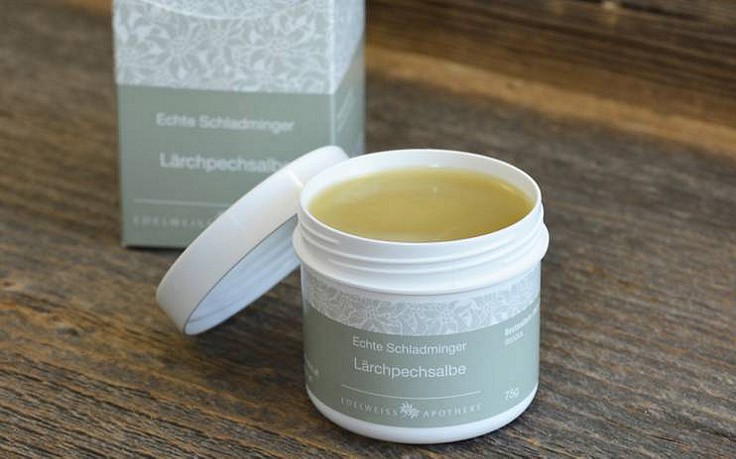 Lärchenpechsalbe im Tiegel