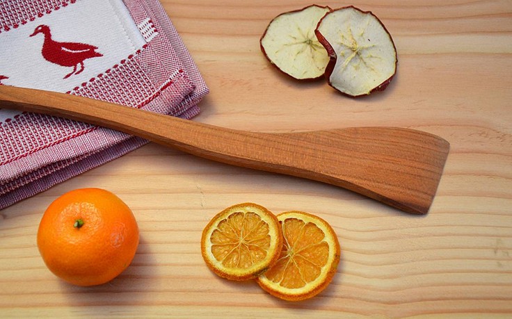 Langer Kochlöffel aus Zwetschkenholz