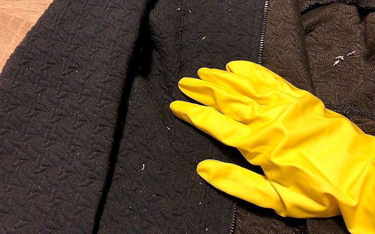 Foto: Katharina Würdinger Fussliges Kleidungsstück und Handschuh