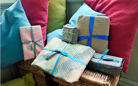 Selbst bedrucktes Geschenkpapier - (c) Foto: Alexi Pelekanos Selbst bedrucktes Geschenkpapier