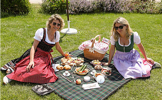 Das Servus Heumilch-Picknick im Wiener Augarten Das Servus Heumilch-Picknick im Wiener Augarten