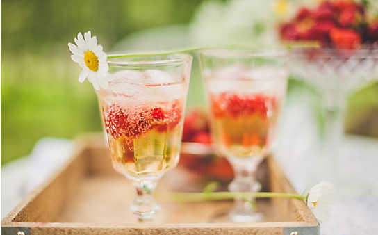 Was kommt ... in die Bowle? - (c) Foto: iStock Photo Was kommt ... in die Bowle?