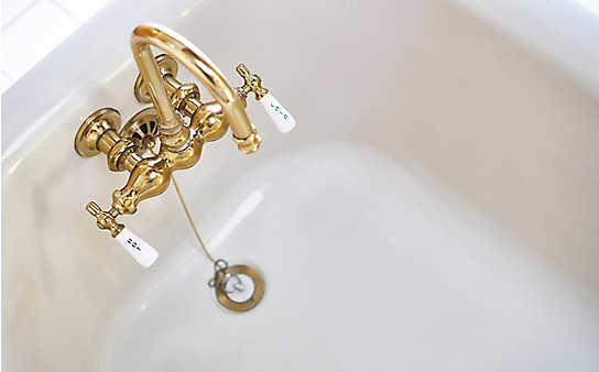 Was tun bei ... verstopftem Abfluss - (c) Foto: iStock Photo Was tun bei ... verstopftem Abfluss