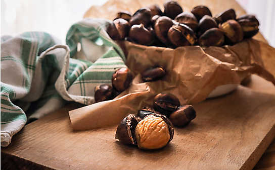So macht man heiße Maroni - (c) Foto: iStock Photo So macht man heiße Maroni
