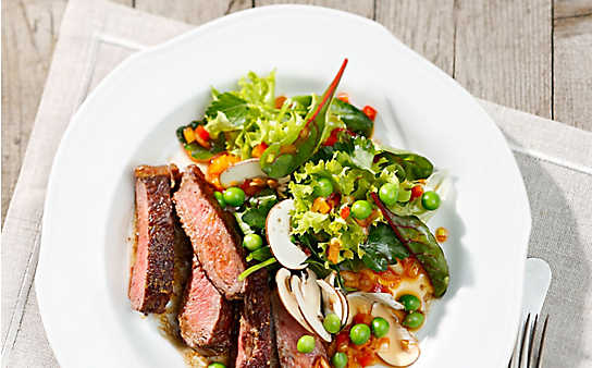 Saftige Beiriedstreifen mit Petersilsalat - (c) Foto: Eisenhut & Mayer Beiriedstreifen