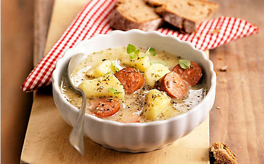 Puchberger Bratwurst-Suppe - (c) Foto: Eisenhut & Mayer Bratwurstsuppe