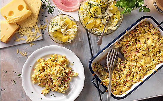 Überbackene Schinkenfleckerl mit Erdäpfel-Salat - (c) Foto: Eisenhut & Mayer Überbackene Schinkenfleckerl mit Erdäpfel-Salat