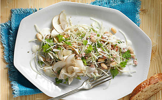 Schneller Salat von der Petersilwurzel - (c) Foto: Eisenhut & Mayer Salat von der Petersilwurzel