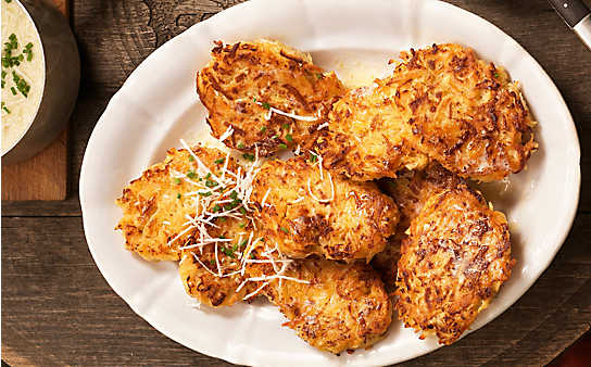 Sauerkrautpuffer mit Schnittlauchrahm - (c) Foto: Eisenhut & Mayer Sauerkrautpuffer