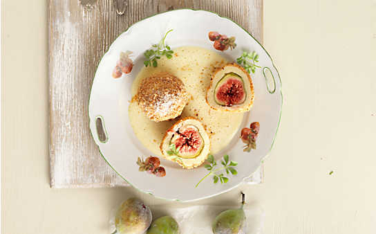 Feigen-Knödel mit Ziegentopfen auf luftiger Mandelcreme - (c) Foto: Eisenhut & Mayer Ziegentopfen-Feigen-Knödel