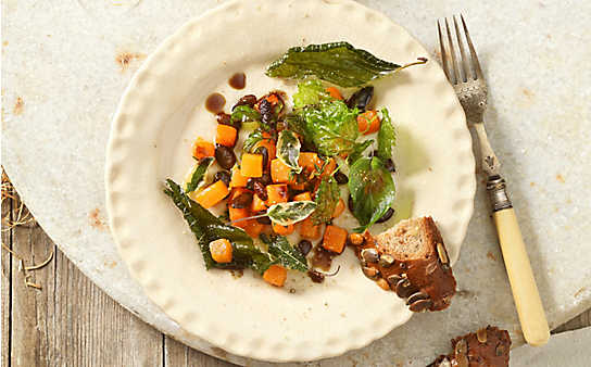Kürbis-Salat mit Kräutern - (c) Foto: Eisenhut & Mayer Kürbissalat