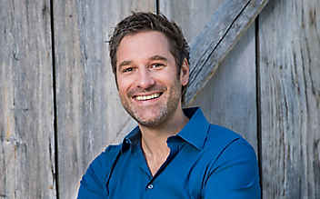 Unsere ServusTV-Moderatoren: Gregor Farkasch Unsere ServusTV-Moderatoren: Gregor Farkasch