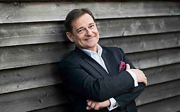 Unsere ServusTV-Moderatoren: Andreas Steppan - (c) Foto: ServusTV / Martin Hoermandinger Unsere ServusTV-Moderatoren: Andreas Steppan