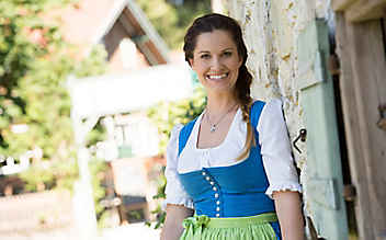 Unsere ServusTV-Moderatoren: Conny Bürgler - (c) Foto: ServusTV / Kukuvec Unsere ServusTV-Moderatoren: Conny Bürgler