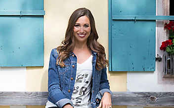 Unsere ServusTV-Moderatoren: Hanna Faber - (c) Foto: ServusTV / Kukuvec Unsere ServusTV-Moderatoren: Hanna Faber