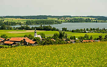 Eintauchen ins Alpenvorland: Urlaub rund um den Waginger See - (c) Foto: Michael Reidinger Eintauchen ins Alpenvorland: Urlaub rund um den Waginger See