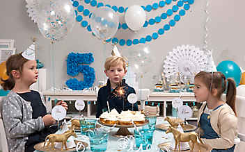 Basteln mit Kindern: Partyhüte, bunte Jahreszahl & Konfetti-Ballons - (c) Katharina Gossow Basteln mit Kindern: Partyhüte, bunte Jahreszahl & Konfetti-Ballons