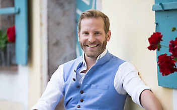 Unsere ServusTV-Moderatoren: Sebastian Weber - (c) Foto: ServusTV / Kukuvec Unsere ServusTV-Moderatoren: Sebastian Weber
