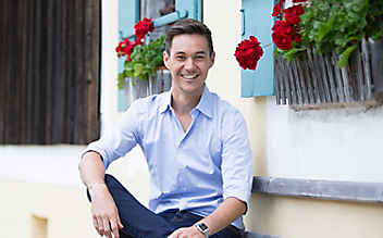 Unsere ServusTV-Moderatoren: Thomas Rinderer - (c) Foto: ServusTV / Kukuvec Unsere ServusTV-Moderatoren: Thomas Rinderer