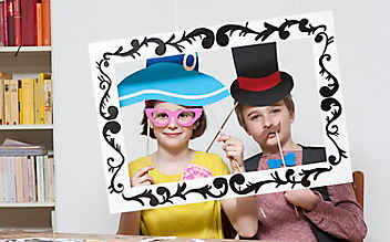 Basteln mit Kindern: lustige Glückwunschkarte - (c) Foto: Katharina Gossow Basteln mit Kindern: lustige Glückwunschkarte