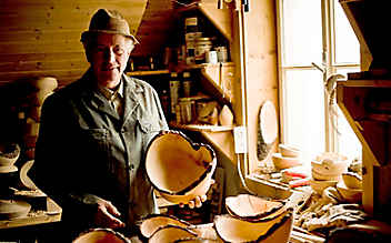Der Kunstdrechsler aus dem Krakautal - (c) Foto: Michael Reidinger Der Kunstdrechsler aus dem Krakautal