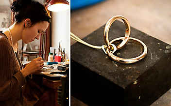 Die Goldschmiedin und die Symbole großer Liebe - (c) Foto: Paul Bauer Die Goldschmiedin und die Symbole großer Liebe
