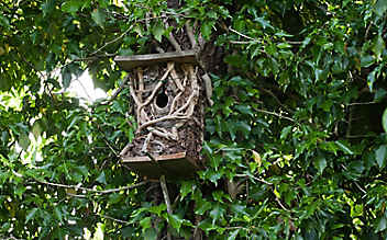 Inspiration für den Garten: Futterhäuschen und Insektenhotels - (c) Foto: Evi Pelzer Inspiration für den Garten: Futterhäuschen und Insektenhotels