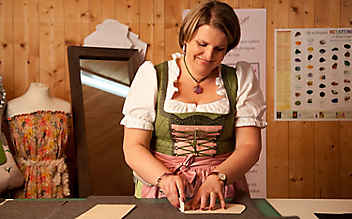 Klein, bunt und praktisch – die Dirndltäschchen von Bettina Heinrich - (c) Foto: Stefan Pfeiffer Klein, bunt und praktisch – die Dirndltäschchen von Bettina Heinrich