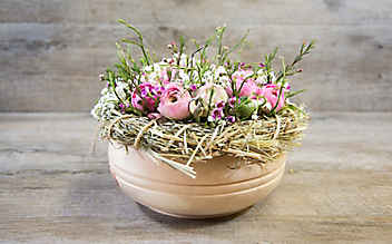 Blumengesteck mit Ranunkeln - (c) Foto: Anna Schober & Katharina Würdinger Blumengesteck mit Ranunkeln