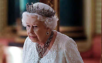 Paläste, Schlösser, Bedienstete: Der Reichtum der Queen Paläste, Schlösser, Bedienstete: Der Reichtum der Queen