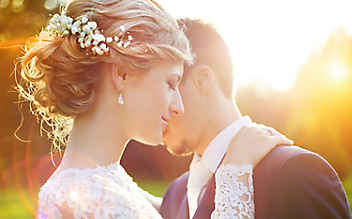 Hochzeitsparfum selbst machen
- (c) Foto: iStock.com Hochzeitsparfum selbst machen
