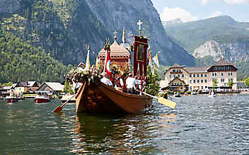 Veranstaltungstipp: Fronleichnam in Hallstatt (OÖ)
- (c) Foto: Paul Kranzler Veranstaltungstipp: Fronleichnam in Hallstatt (OÖ)