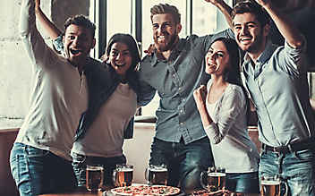 5 gesunde Knabbereien, die man mit den Fingern essen kann - (c) Foto: iStock 5 gesunde Knabbereien, die man mit den Fingern essen kann