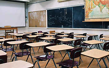 Frisur-Vorschriften und Uniformen in Zillertaler Gymnasium - (c) Bild: Pixabay Frisur-Vorschriften und Uniformen in Zillertaler Gymnasium