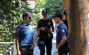 Schon wieder Österreicher in Türkei verhaftet - (c) Bild: Emre Tazegul / AP / picturedesk.com Schon wieder Österreicher in Türkei verhaftet