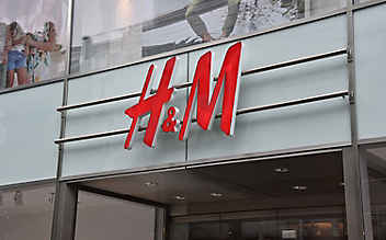 Vernichtet Bekleidungskonzern H&M Ladenhüter? - (c) Bild: Horst Galuschka / dpa / picturedesk.com Vernichtet Bekleidungskonzern H&M Ladenhüter?