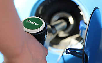 Fataler Fehler beim Tanken: Auto stand in Flammen - (c) pixabay.com Fataler Fehler beim Tanken: Auto stand in Flammen