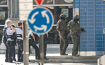 Geiselnahme am Kölner Hauptbahnhof - (c) Bild: Marius Becker / dpa / picturedesk.com Geiselnahme am Kölner Hauptbahnhof