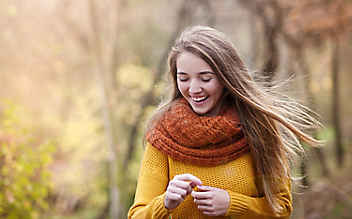 Wie sich der Haarausfall im Herbst verhindern lässt - (c) Foto: iStock.com Wie sich der Haarausfall im Herbst verhindern lässt