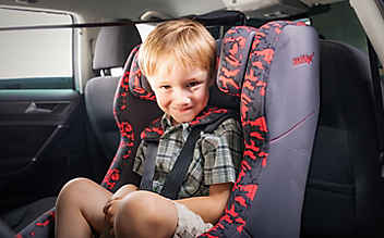 Zwei Kindersitze fallen bei ÖAMTC-Test durch - (c) markuszahradnik.com Zwei Kindersitze fallen bei ÖAMTC-Test durch