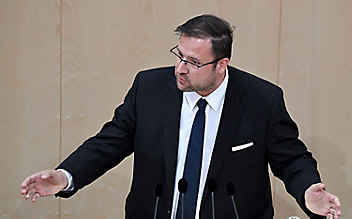 FPÖ legt bei Caritas-Kritik nach und spricht von FPÖ legt bei Caritas-Kritik nach und spricht von Asylindustrie