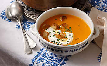 Kürbis-Suppe mit Äpfeln - (c) Foto: Eisenhut & Maywe Kürbissuppe