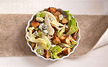Brotsalat mit Blauschimmelkäse und Birne - (c) Foto: Eisenhut & Mayer Brotsalat