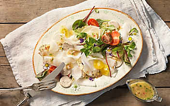 Salat mit Radi und Weißwurst - (c) Foto: Eisenhut & Mayer Salat mit Radi und Weißwurst