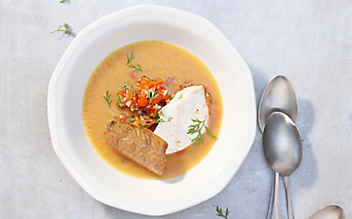 Paprika-Suppe mit Zanderfilet - (c) Foto: Eisenhut & Mayer Paprikasuppe