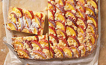 Pfirsich-Marzipan-Kuchen - (c) Foto: Eisenhut & Mayer Pfirsich-Marzipan-Kuchen