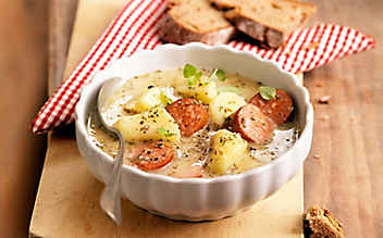 Puchberger Bratwurst-Suppe - (c) Foto: Eisenhut & Mayer Bratwurstsuppe
