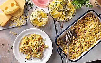 Überbackene Schinkenfleckerl mit Erdäpfel-Salat - (c) Foto: Eisenhut & Mayer Überbackene Schinkenfleckerl mit Erdäpfel-Salat
